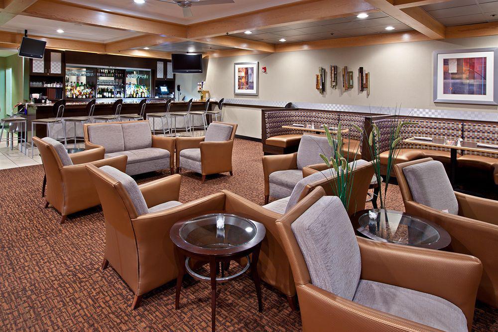 Quality Hotel Conference Center Cincinnati Blue Ash Restaurant photo