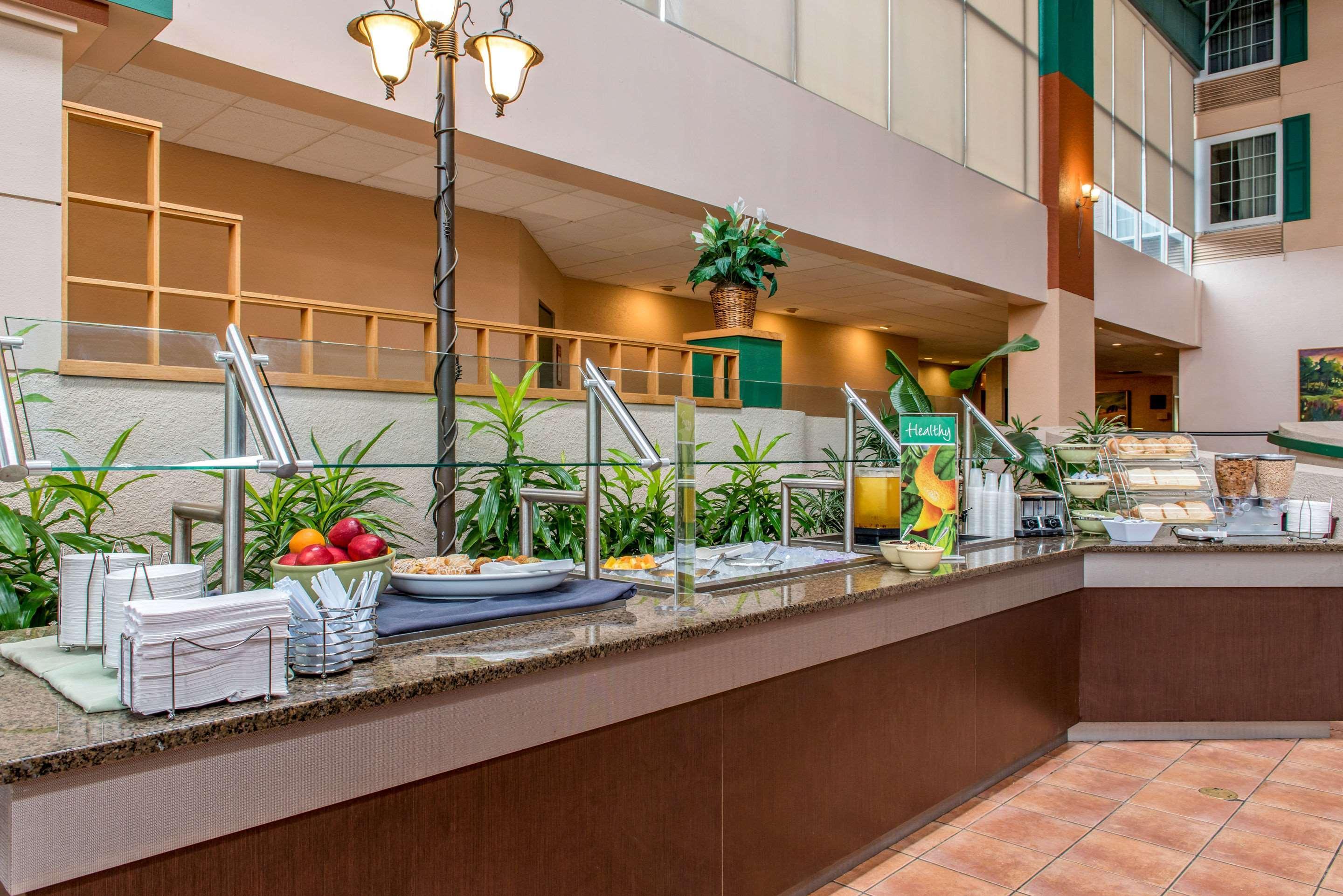 Quality Hotel Conference Center Cincinnati Blue Ash Exterior photo